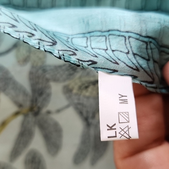 100% Silk Dragonfly Scarf – 24” x 67” NWT - Picture 6 of 7